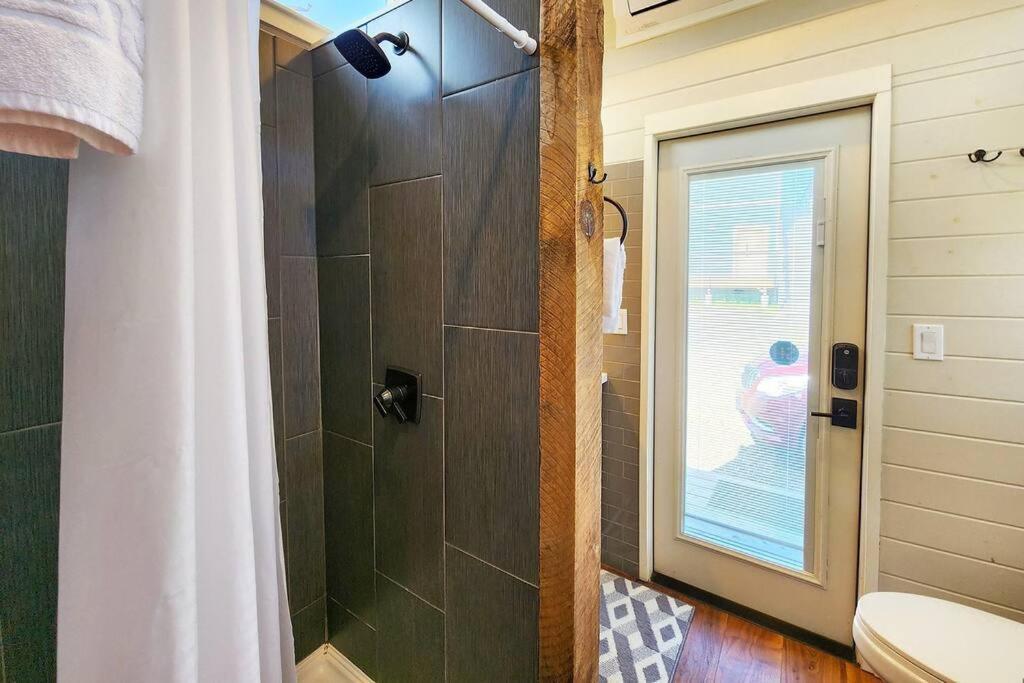 Azalea - Tiny Home Living In Style! Уолдпорт Екстериор снимка