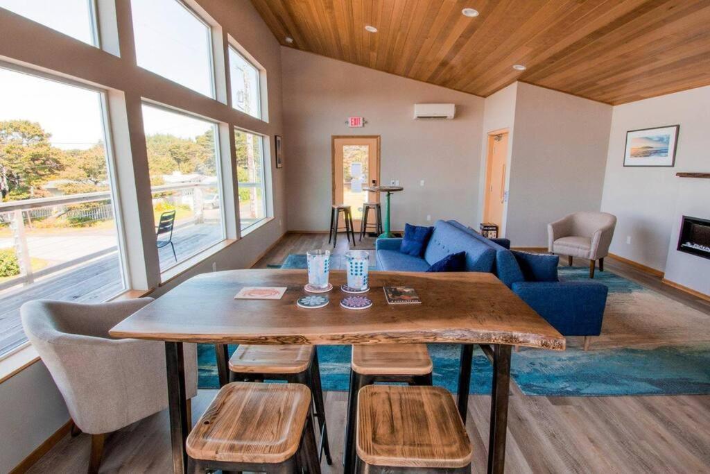 Azalea - Tiny Home Living In Style! Уолдпорт Екстериор снимка