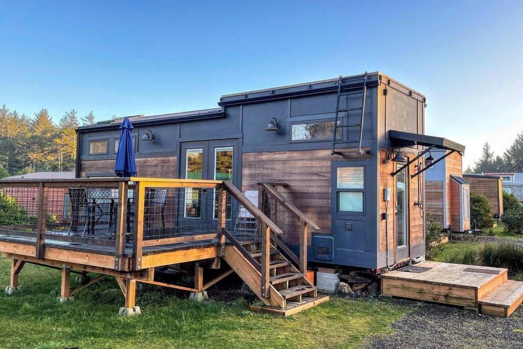 Azalea - Tiny Home Living In Style! Уолдпорт Екстериор снимка