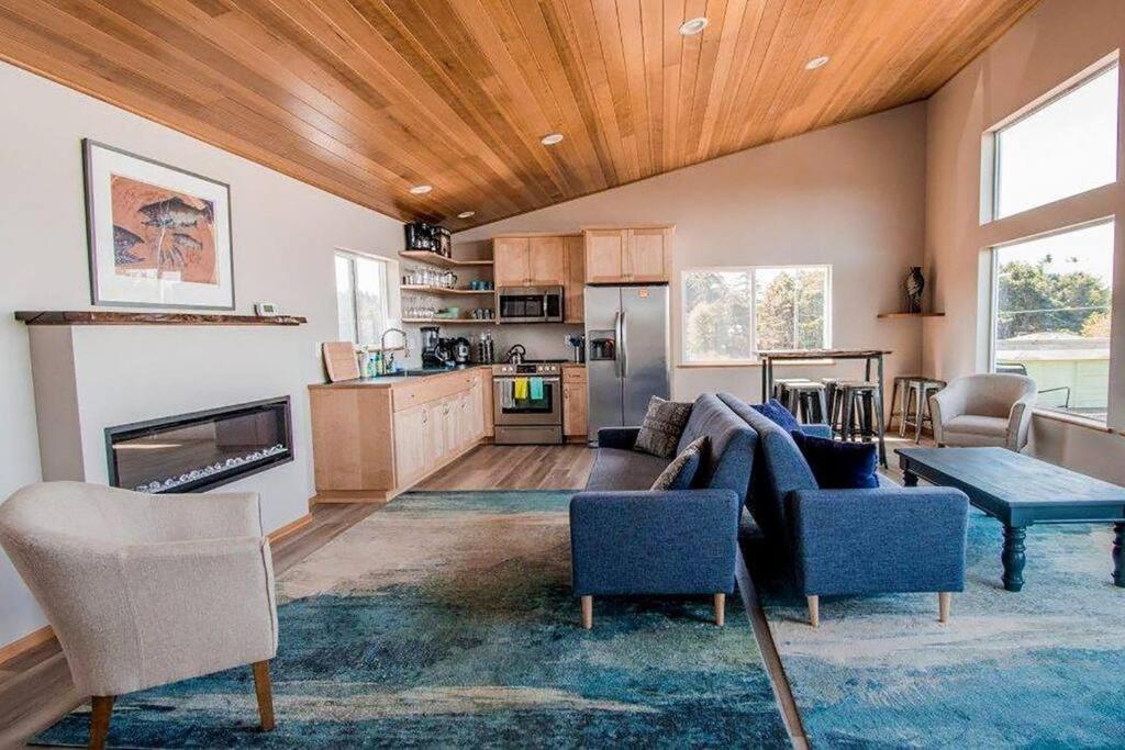 Azalea - Tiny Home Living In Style! Уолдпорт Екстериор снимка